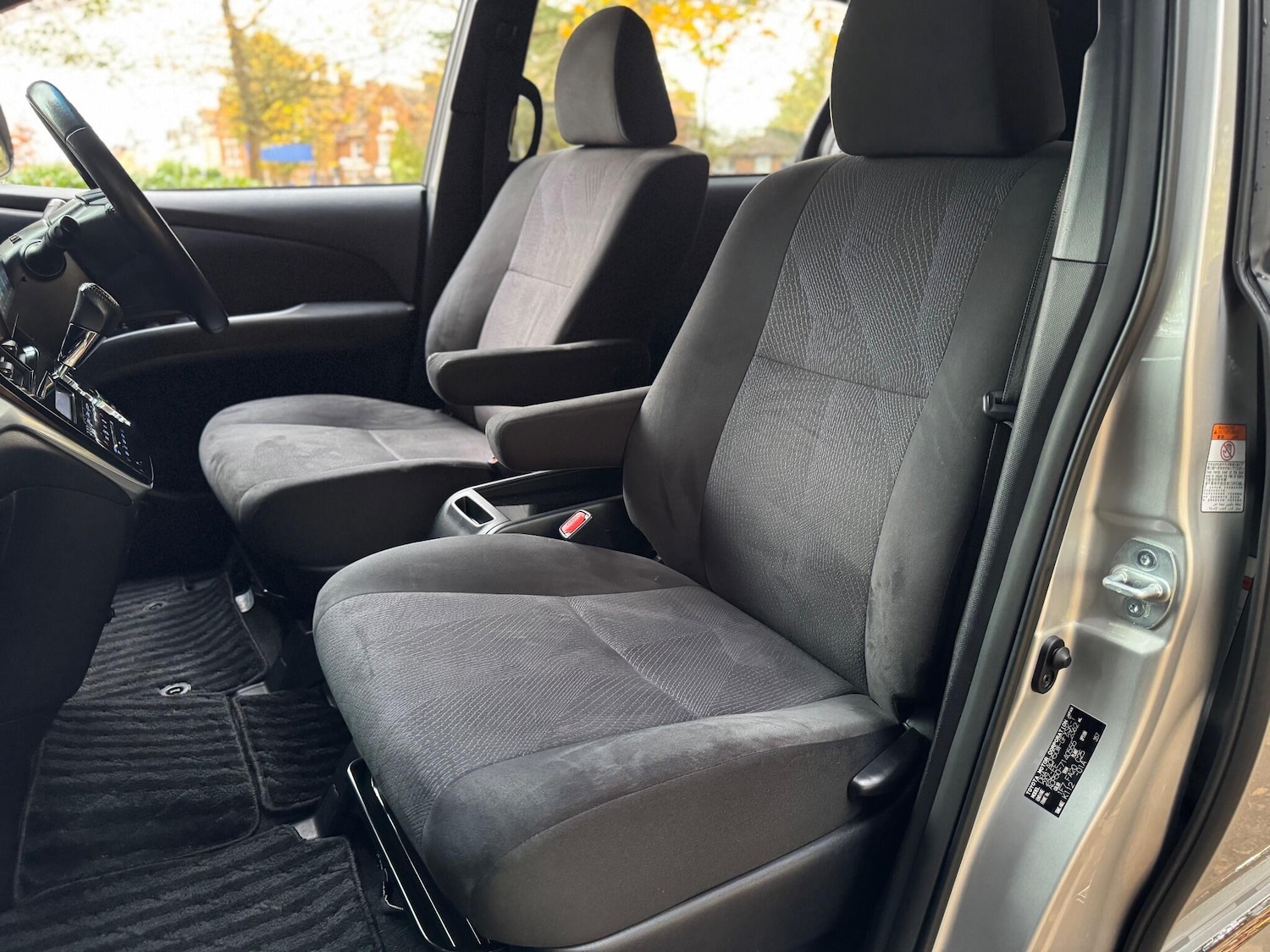 Used Toyota Estima for sale - 76550824: Photo 24