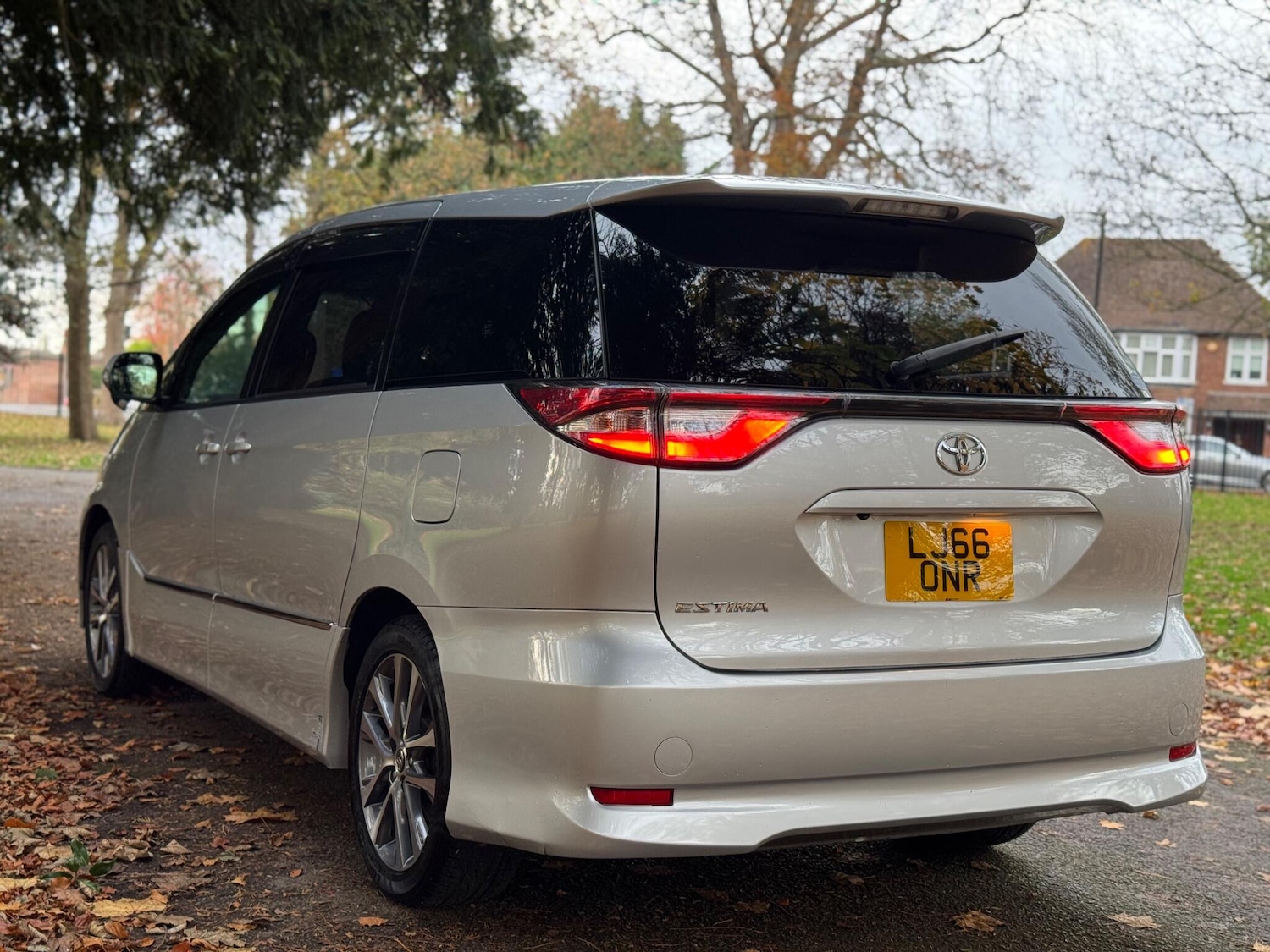 Used Toyota Estima for sale - 76550824: Photo 4