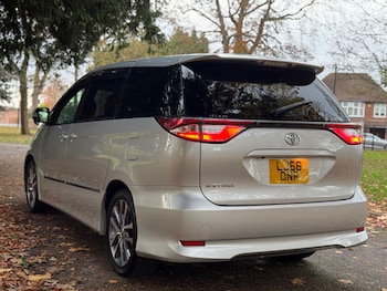 Used Toyota Estima 2016 for sale - 76550824: Photo