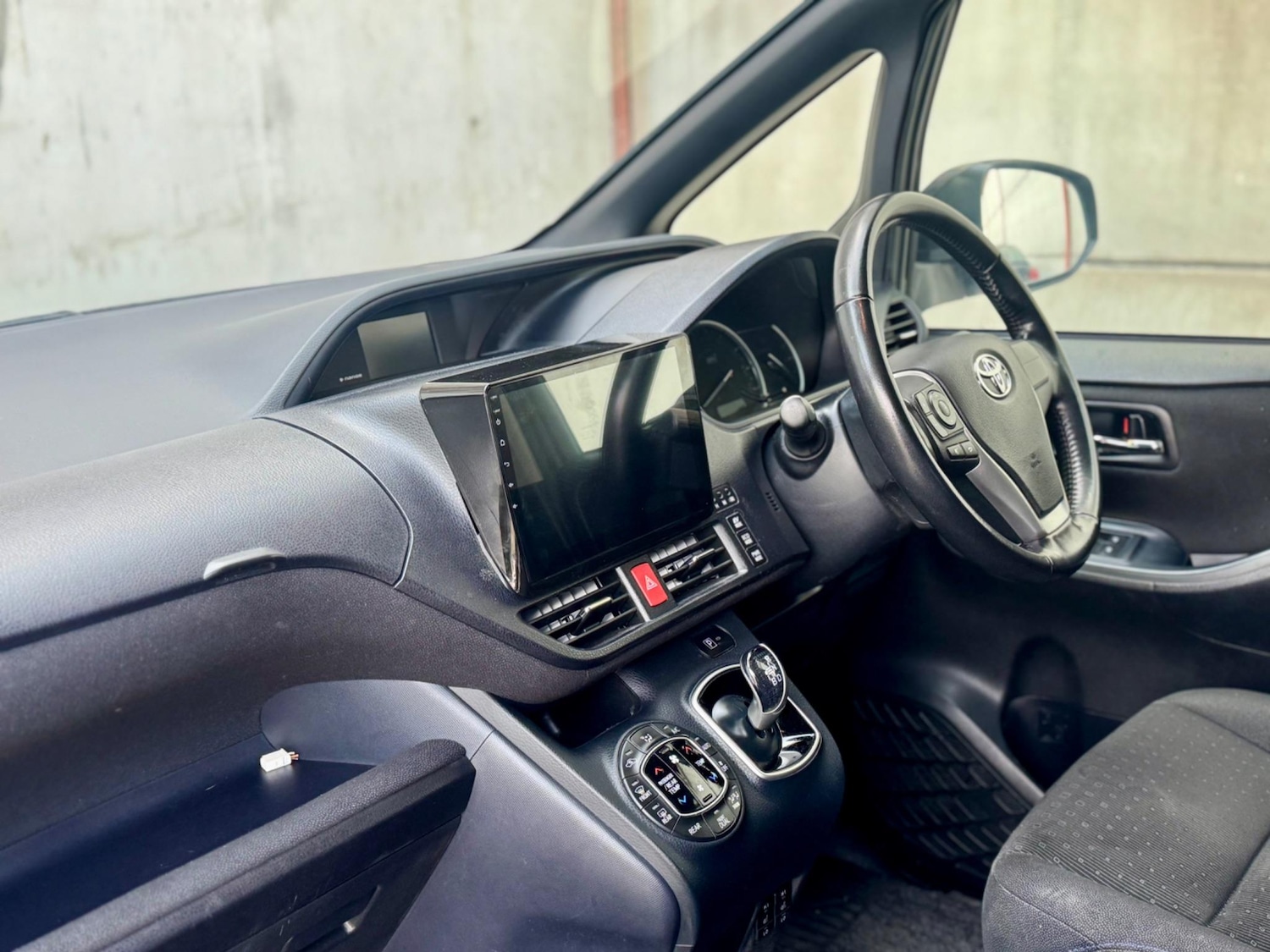 Used Toyota Voxy for sale - 77696837: Photo 12