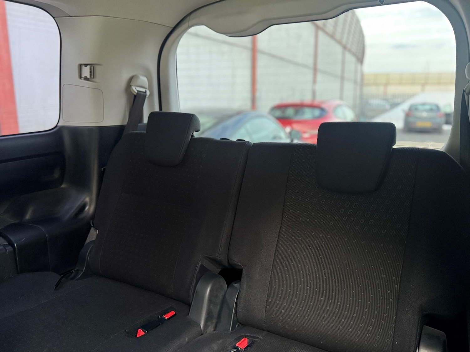 Used Toyota Voxy for sale - 77696837: Photo 15