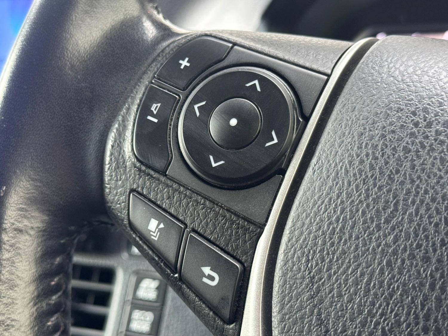 Used Toyota Voxy for sale - 77696837: Photo 23