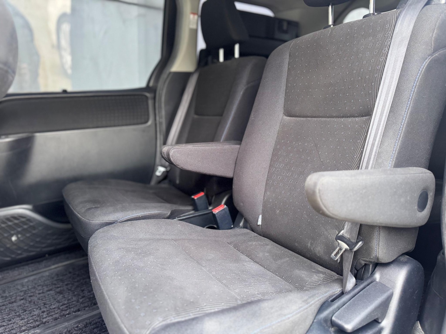 Used Toyota Voxy for sale - 77696837: Photo 37