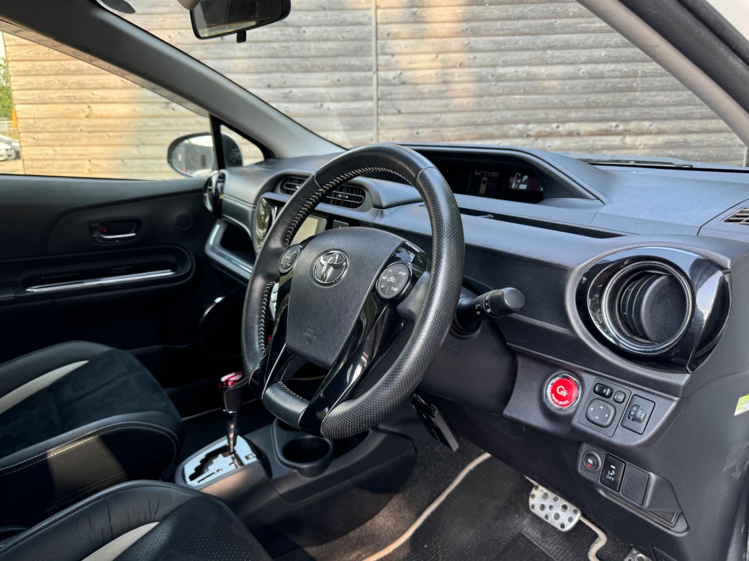 Used Toyota Aqua for sale - 76549685: Photo 13