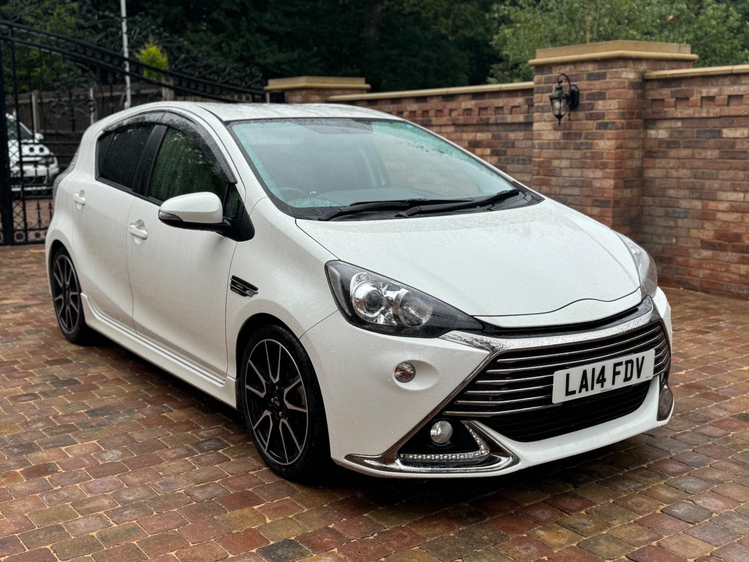 Used Toyota Aqua for sale - 76549685: Photo 3