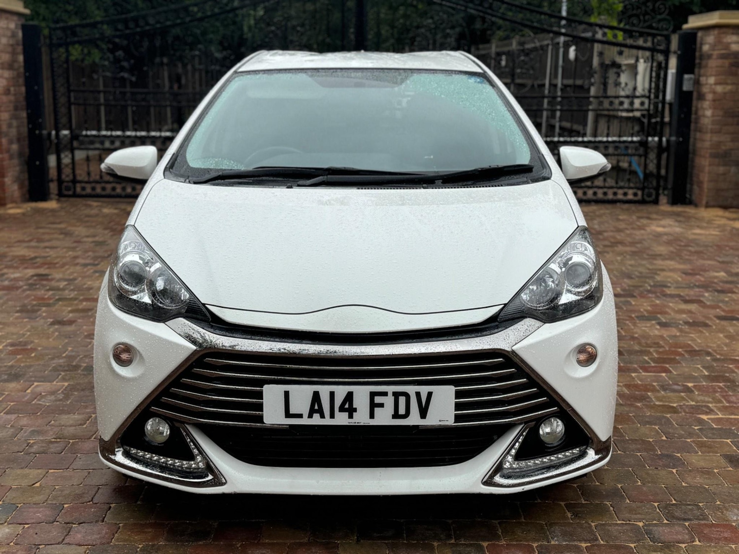 Used Toyota Aqua for sale - 76549685: Photo 4