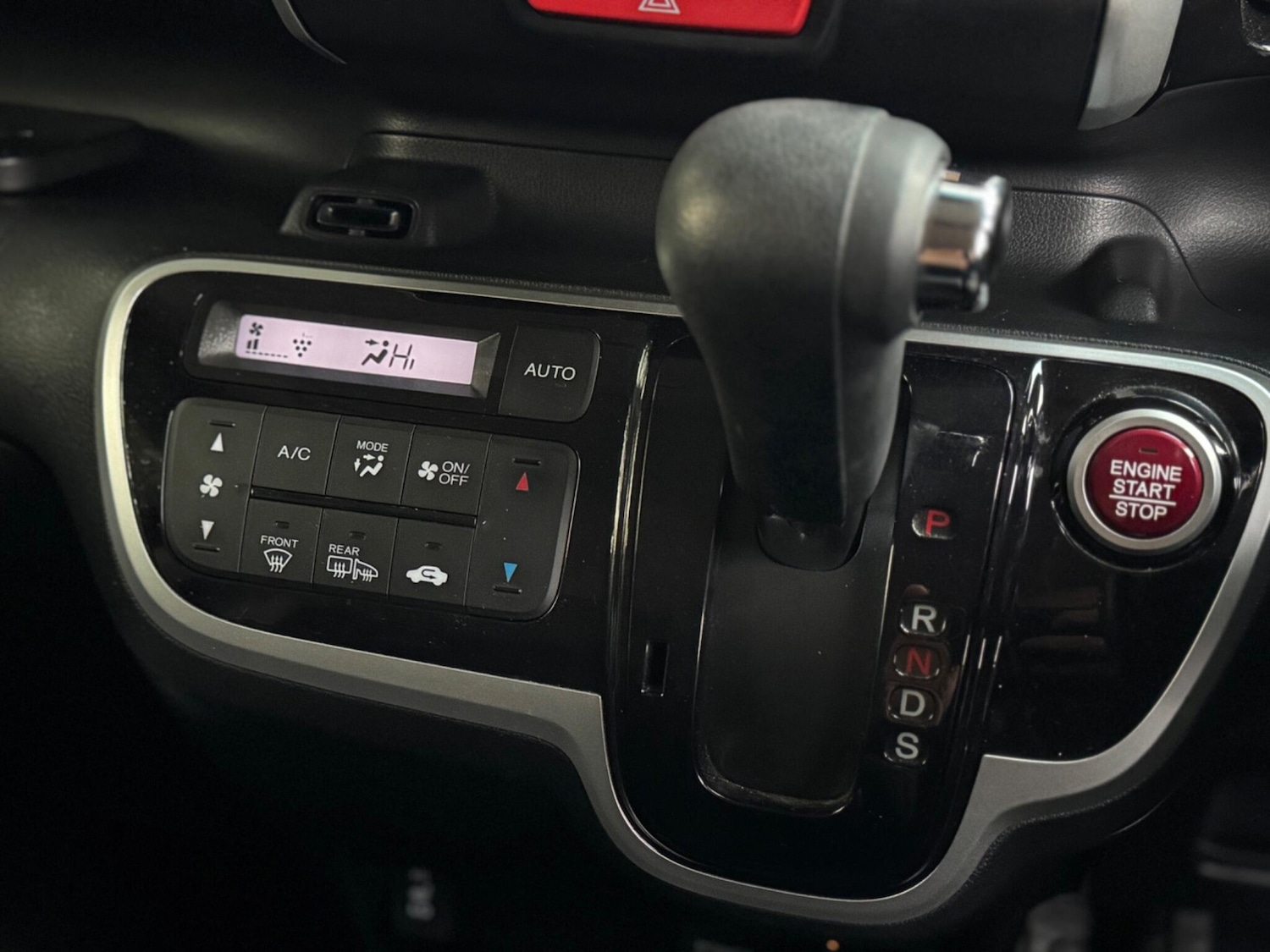 Used Honda N-Box 2025 for sale - 76850172: Photo 28