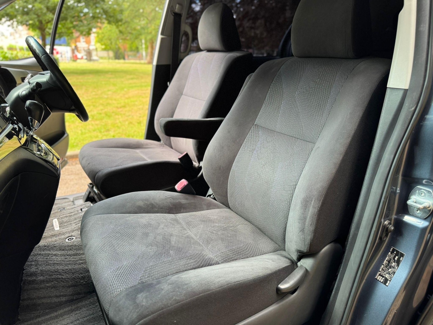 Used Toyota Estima for sale - 76476696: Photo 11