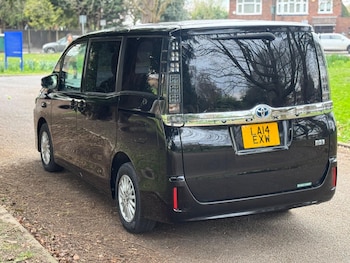 Used Toyota Voxy 2014 for sale - 76476682: Photo