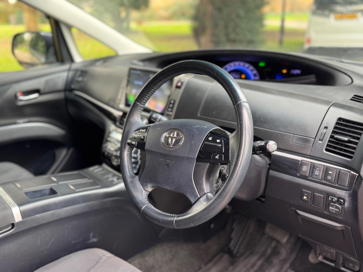 Used Toyota Estima 2025 for sale - 76377801: Photo 24