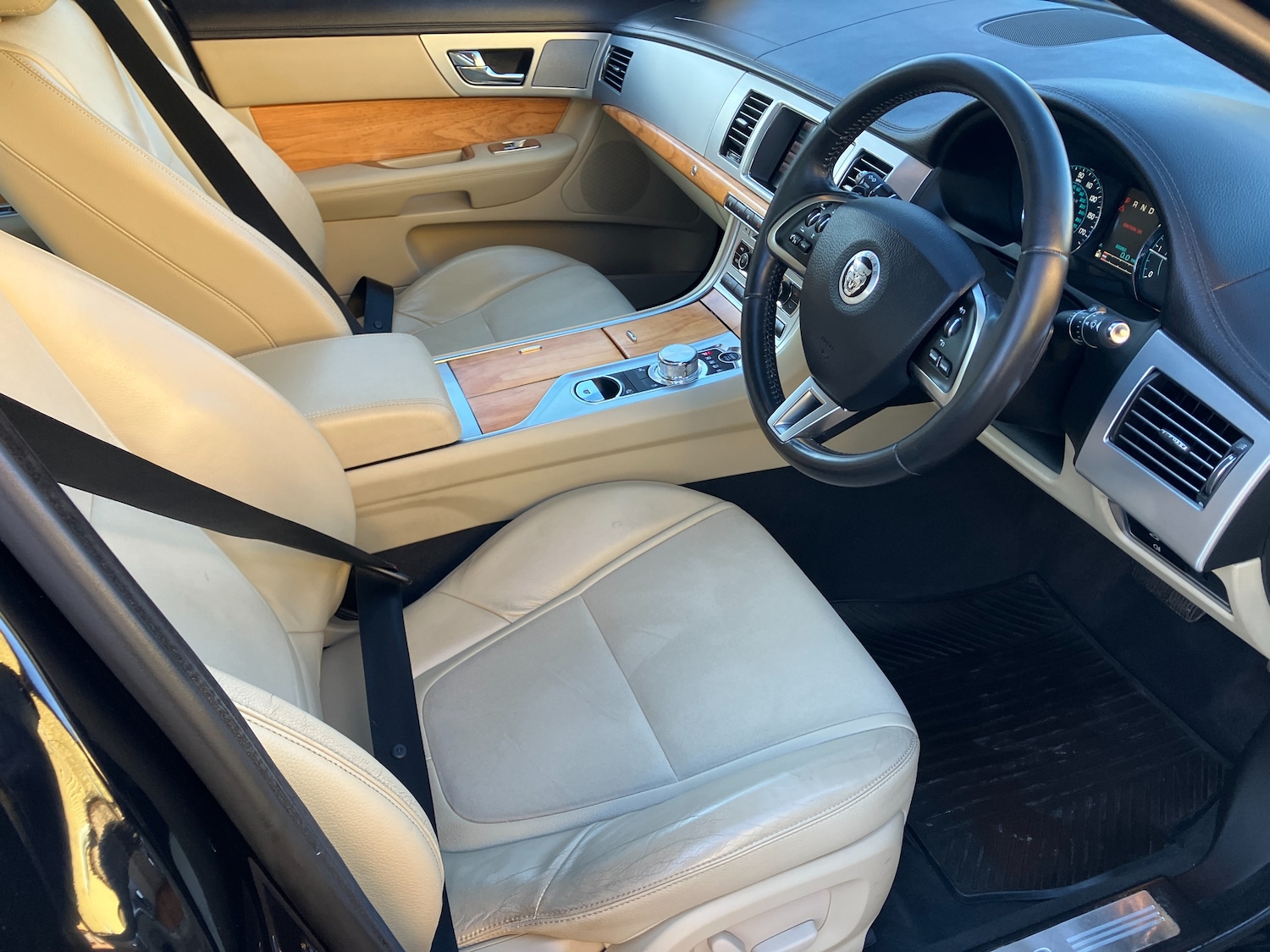 Used Jaguar XF 2012 for sale - 76859368: Photo 9