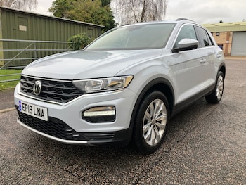 Used Volkswagen T-Roc 2018 for sale - 76557791: Photo