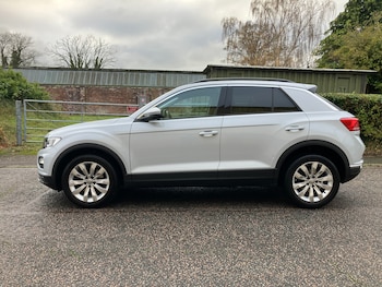 Used Volkswagen T-Roc 2018 for sale - 76557791: Photo