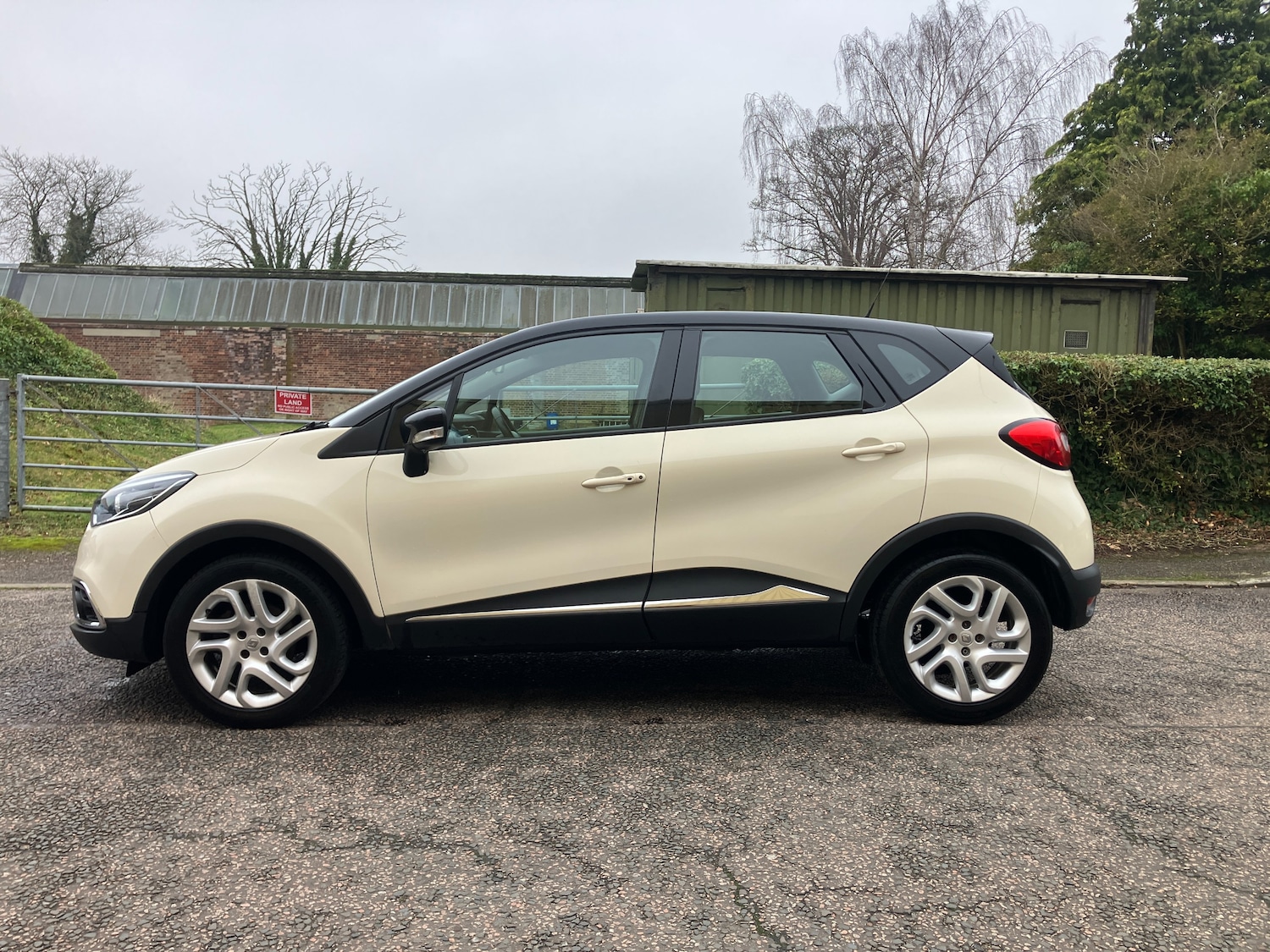 Used Renault Captur 2015 for sale - 77501928: Photo 4
