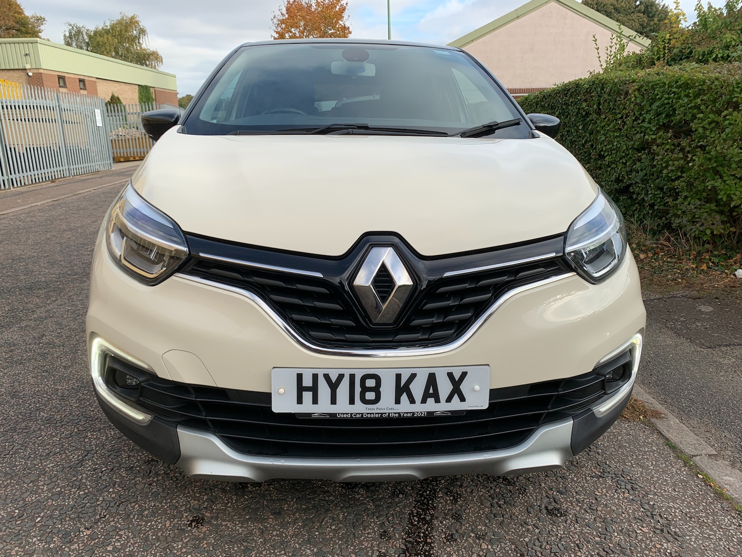 Used Renault Captur 2018 for sale - 76219702: Photo 2