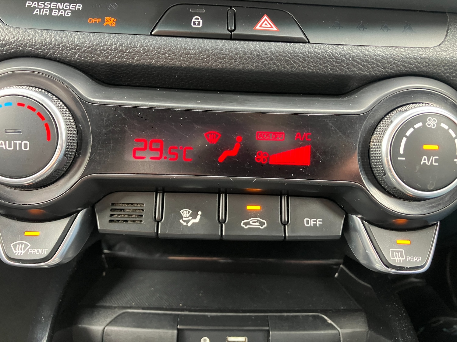 Used Kia Stonic 2017 for sale - 77620331: Photo 23