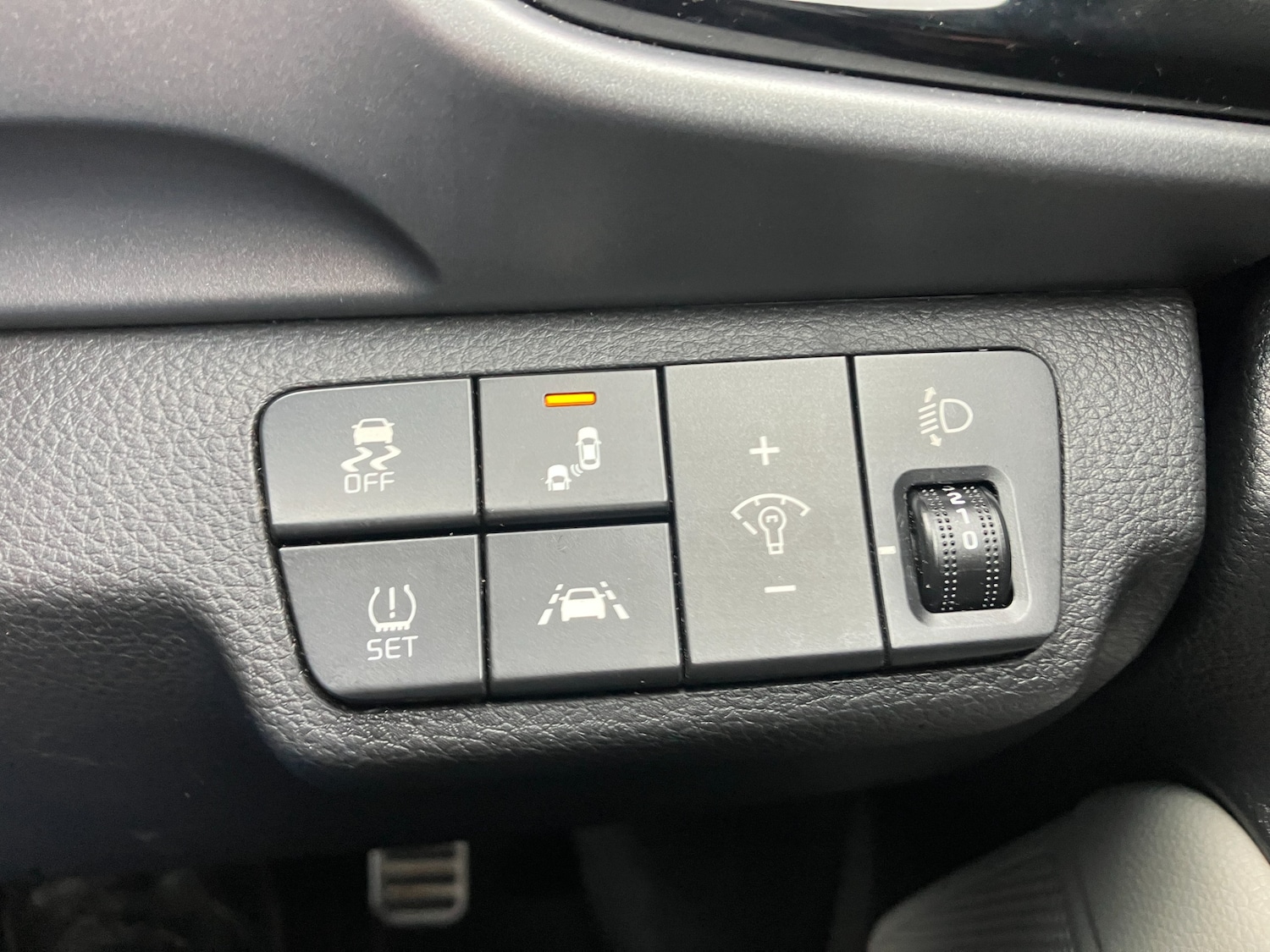 Used Kia Stonic 2017 for sale - 77620331: Photo 24