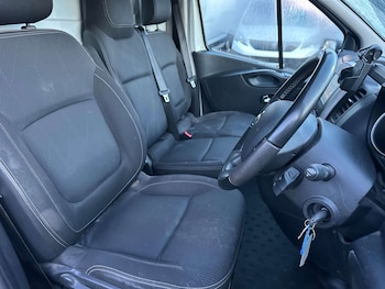 Used Nissan NV300 2020 for sale - 78776400: Photo
