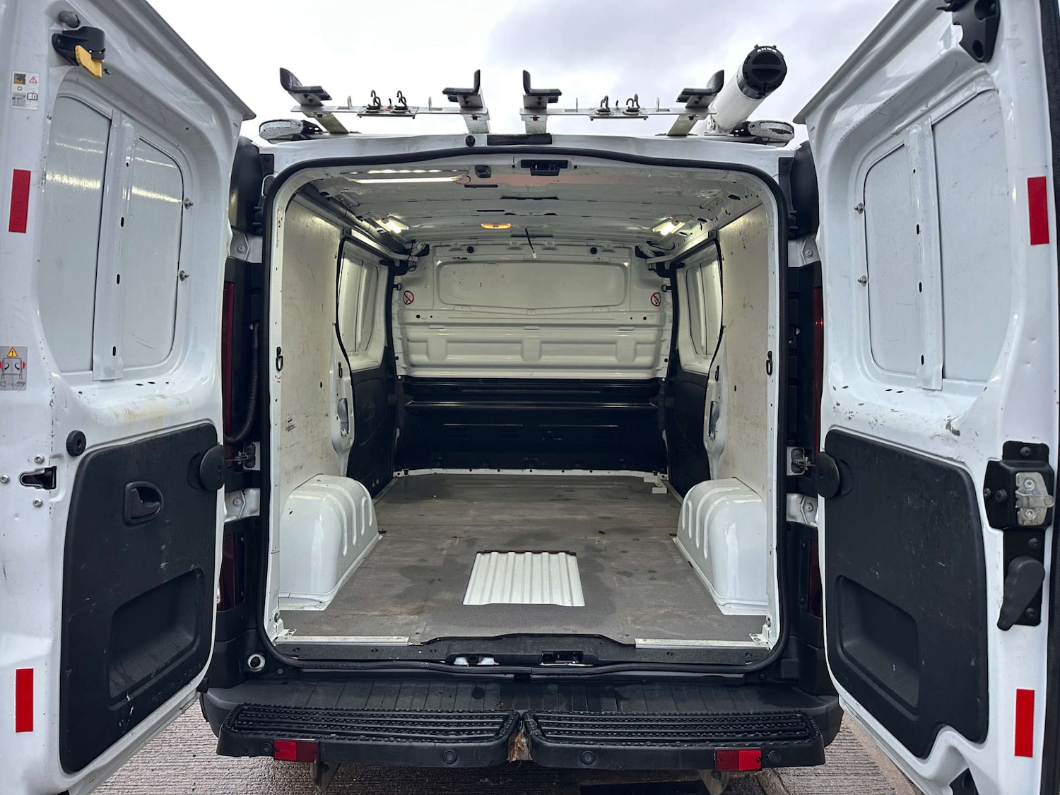 Used Vauxhall Vivaro 2016 for sale - 76830057: Photo 8