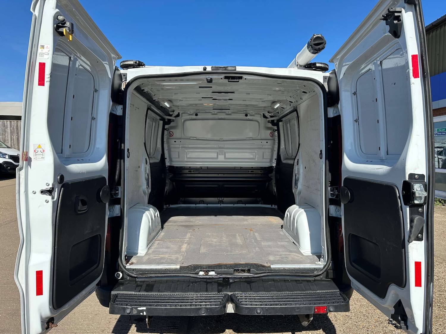 Used Vauxhall Vivaro 2016 for sale - 77976960: Photo 8