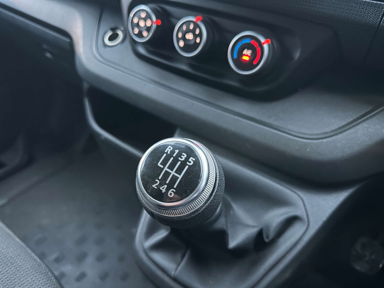 Used Renault Trafic 2022 for sale - 77043117: Photo 22