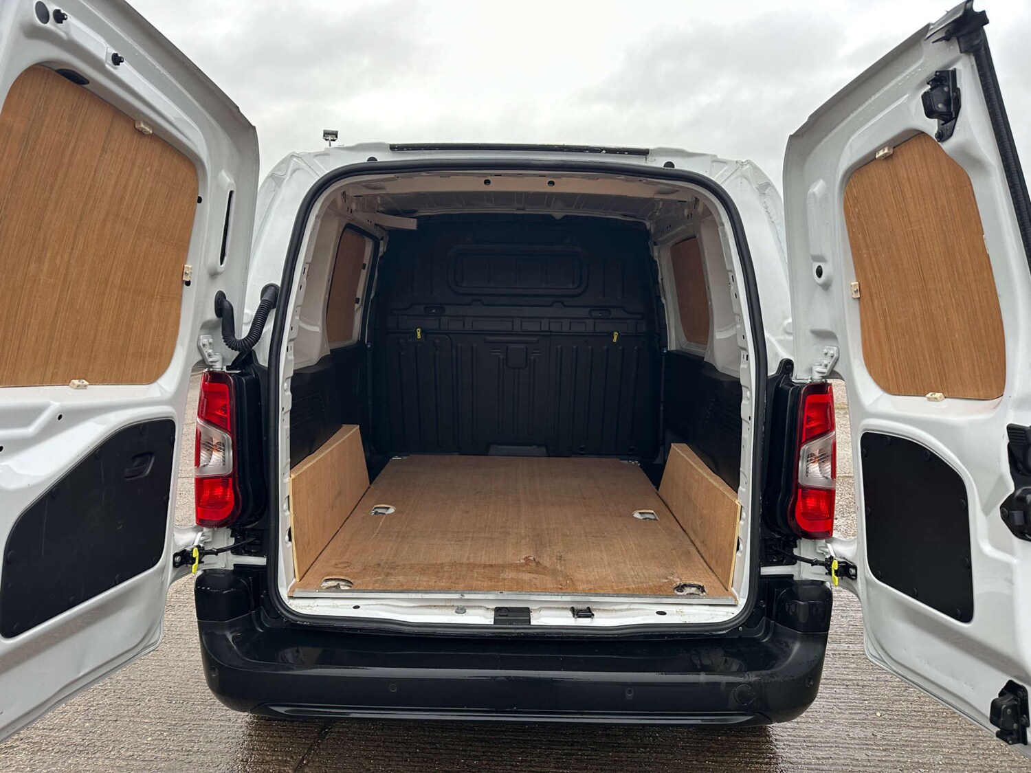 Used Peugeot Partner 2023 for sale - 77022684: Photo 9