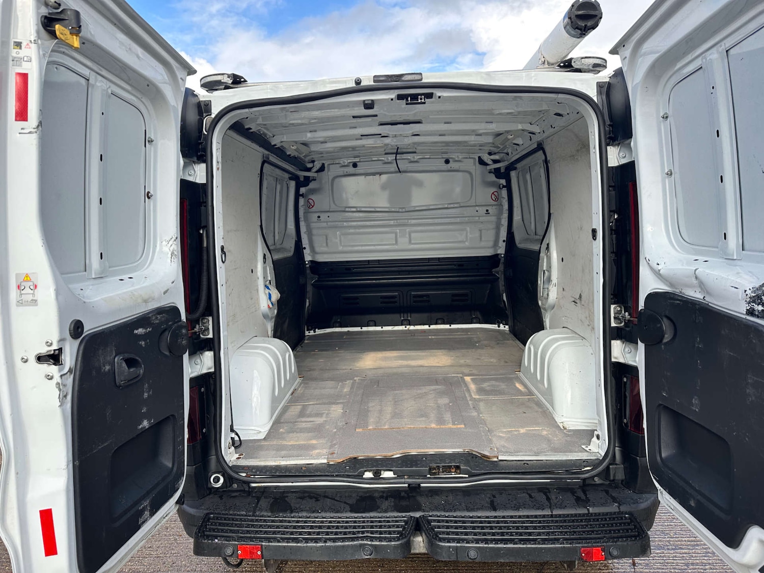 Used Vauxhall Vivaro 2016 for sale - 76601067: Photo 8