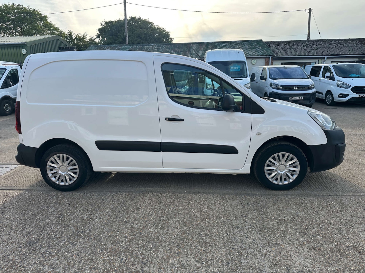 Used Peugeot Partner 2018 for sale - 76600921: Photo 12