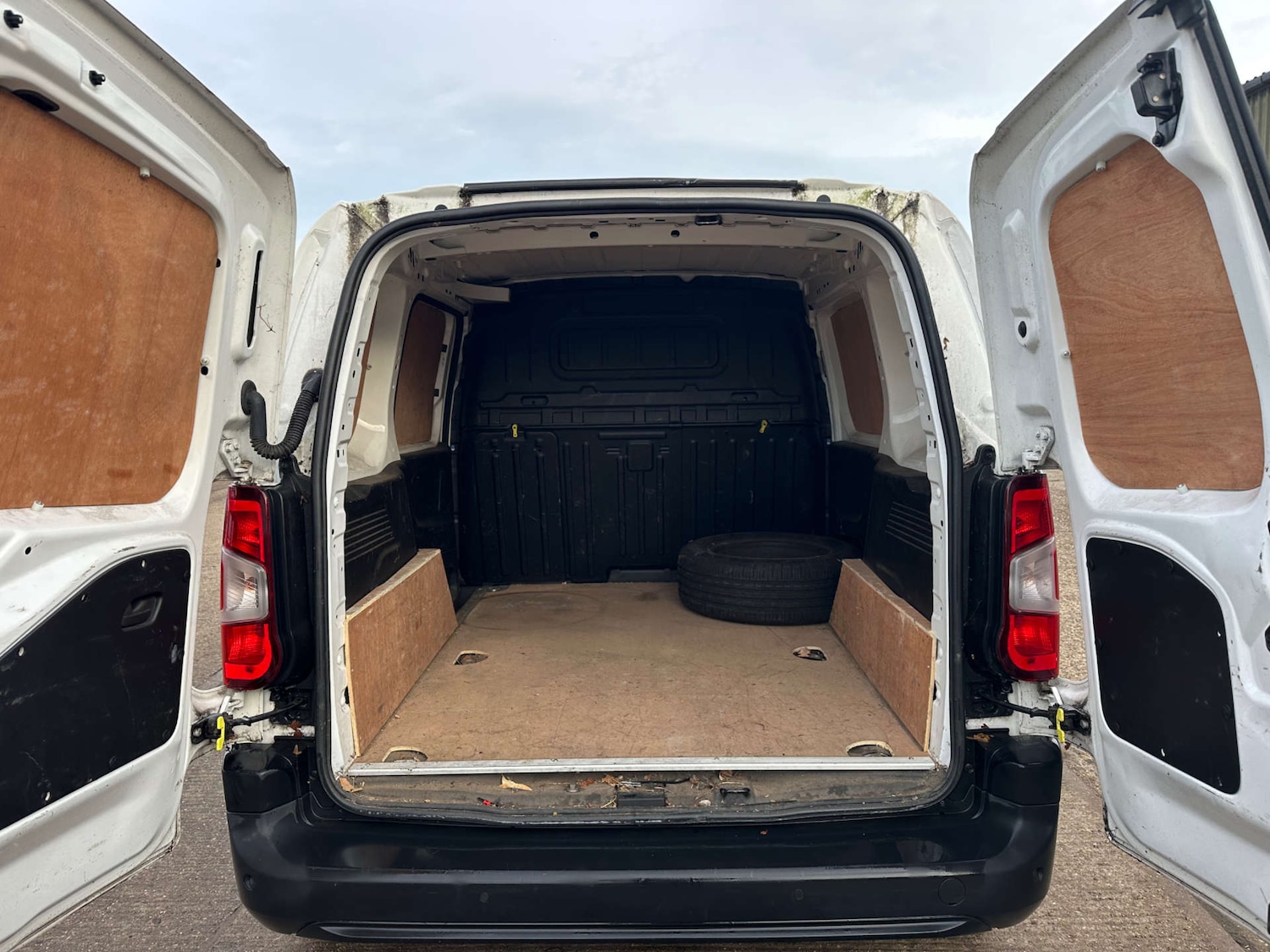 Used Peugeot Partner 2019 for sale - 76966971: Photo 9