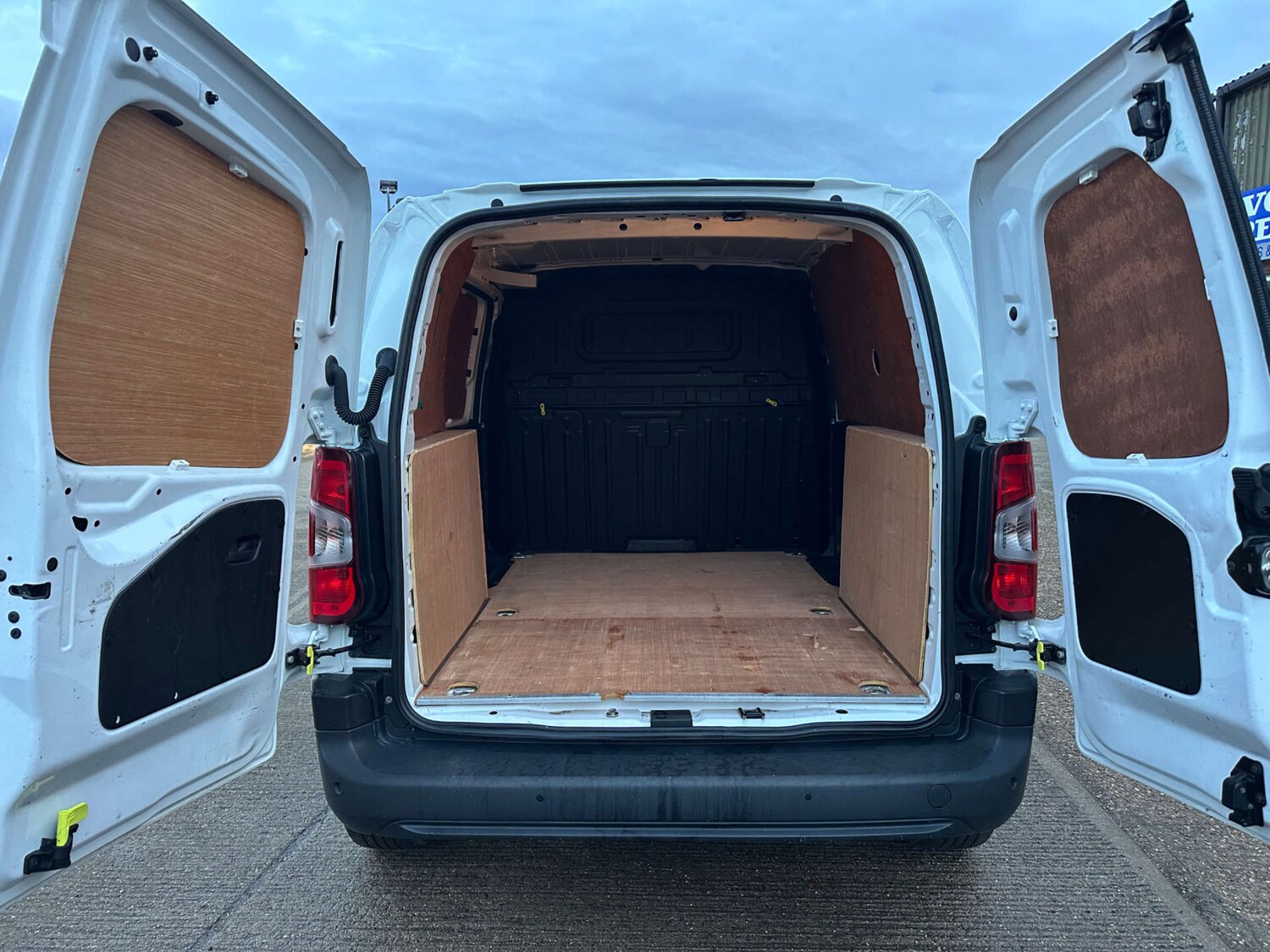 Used Peugeot Partner 2021 for sale - 76552577: Photo 9