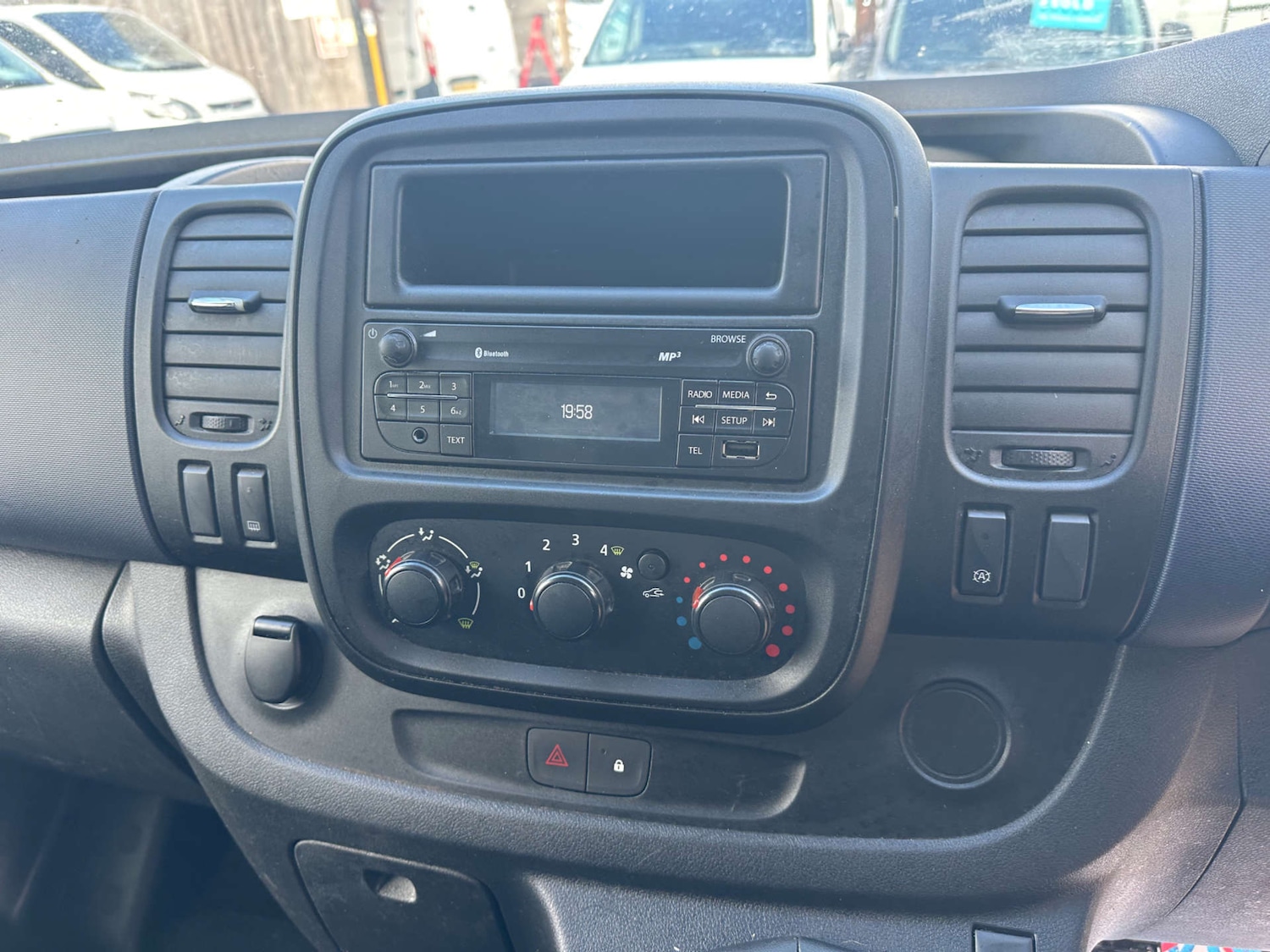 Used Vauxhall Vivaro 2016 for sale - 76325024: Photo 18