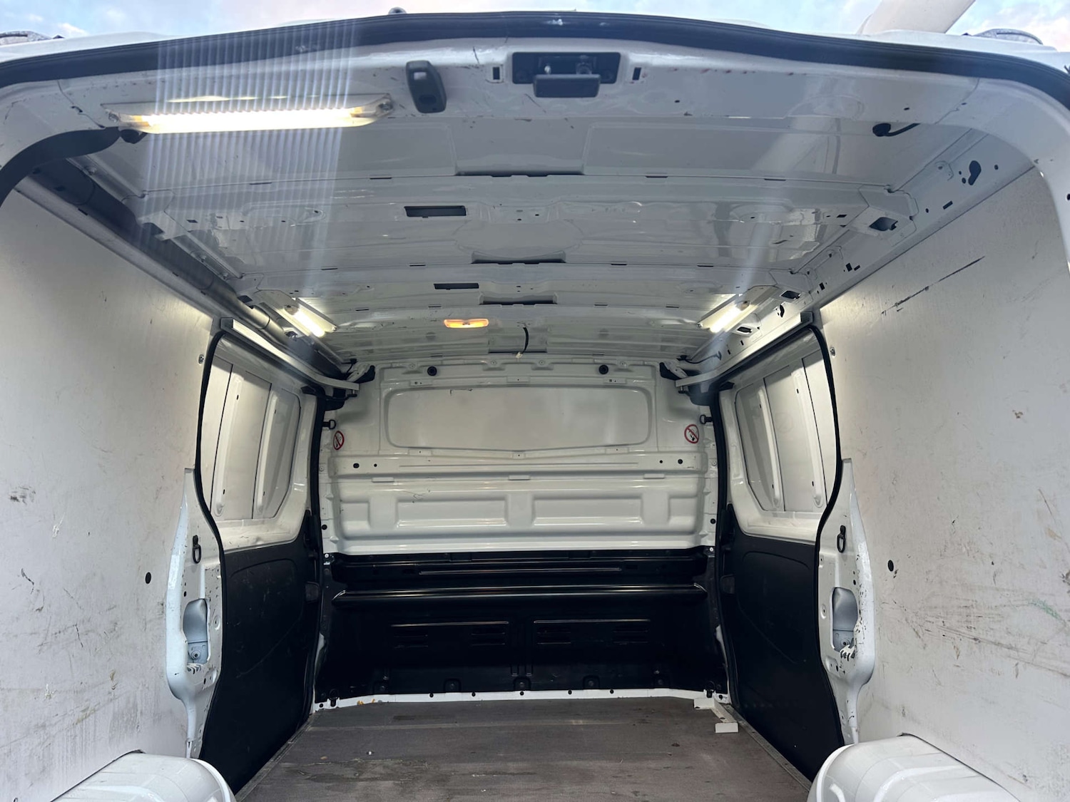 Used Vauxhall Vivaro 2016 for sale - 76431132: Photo 10