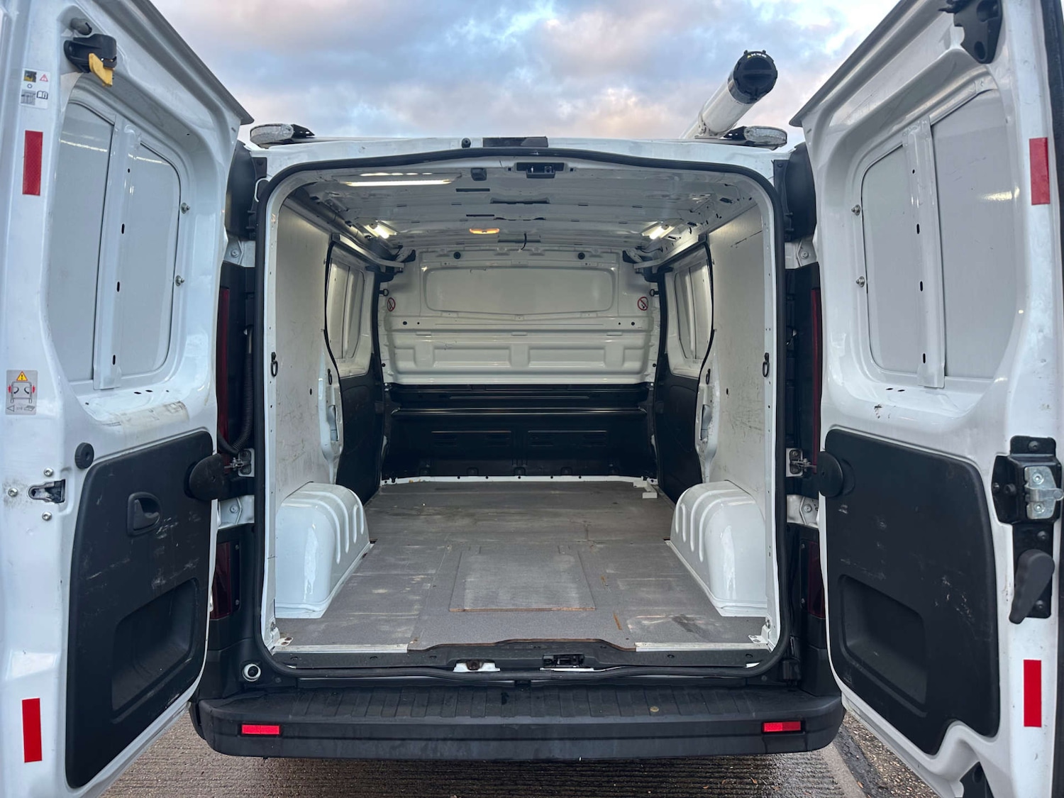 Used Vauxhall Vivaro 2016 for sale - 76431132: Photo 9