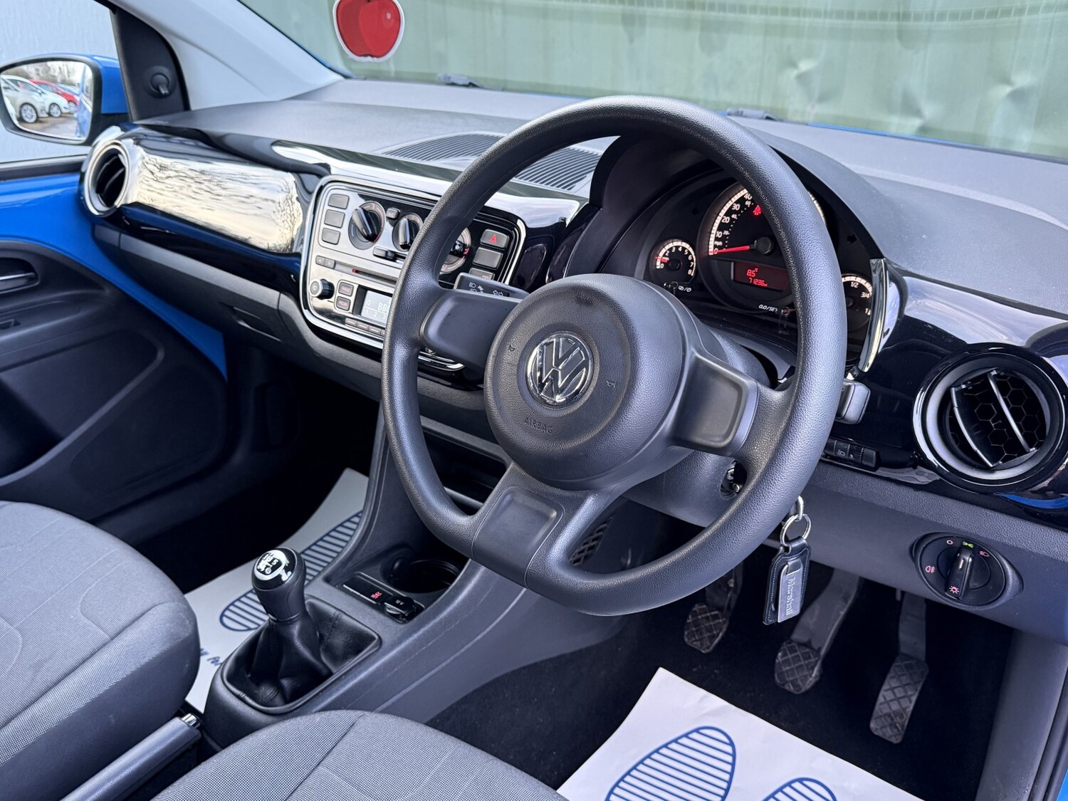 Used Volkswagen up! 2015 for sale - 77851303: Photo 28