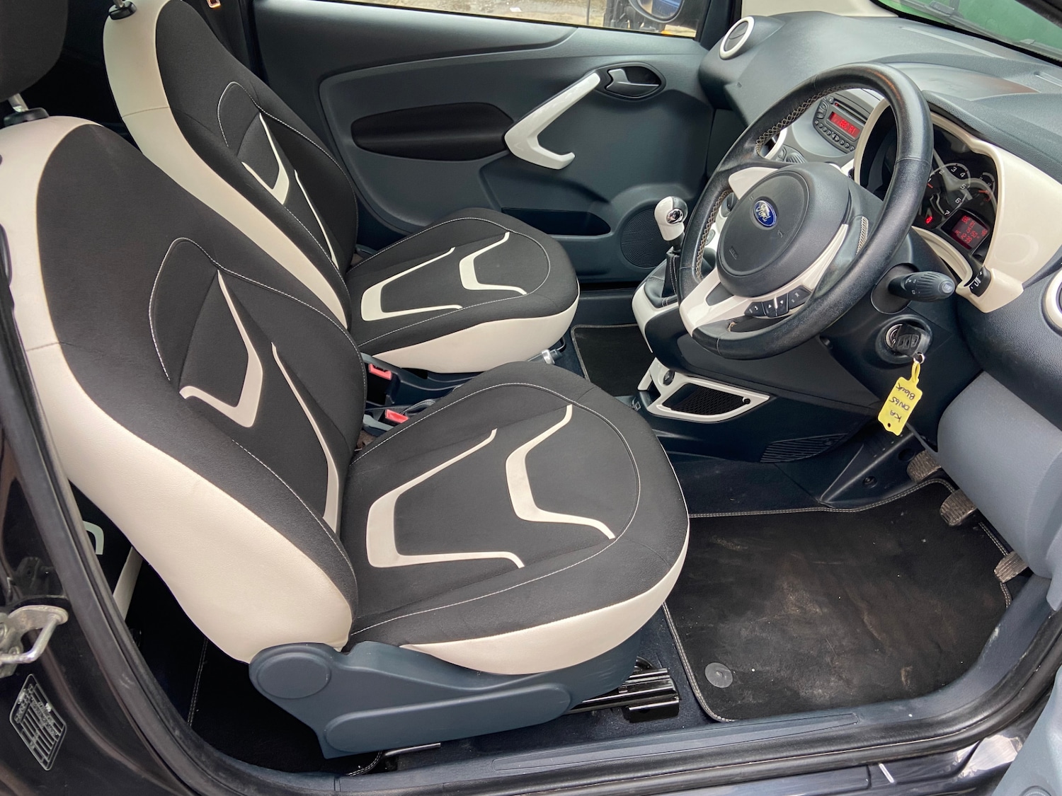 Used Ford Ka 2015 for sale - 77778888: Photo 12