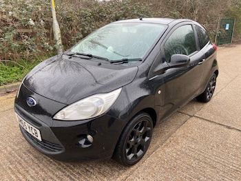 2015 (65) - 1.2 Zetec Black Edition 3dr Years MOT Warranty £35 Road Tax