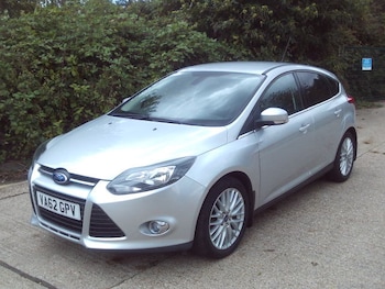 2013 (62) - 1.0 125 EcoBoost Zetec 5dr Silver 60k Miles Years MOT Warranty