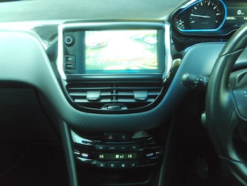 Used Peugeot 2008 2019 for sale - 76780466: Photo