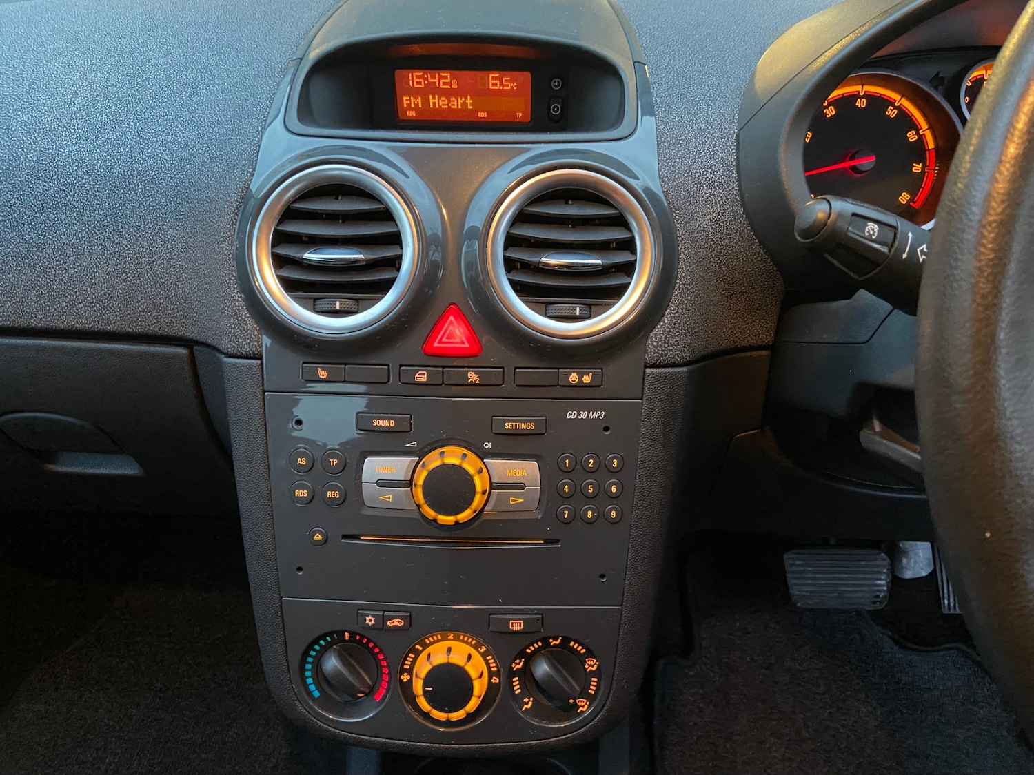 Used Vauxhall Corsa 2012 for sale - 77374471: Photo 4