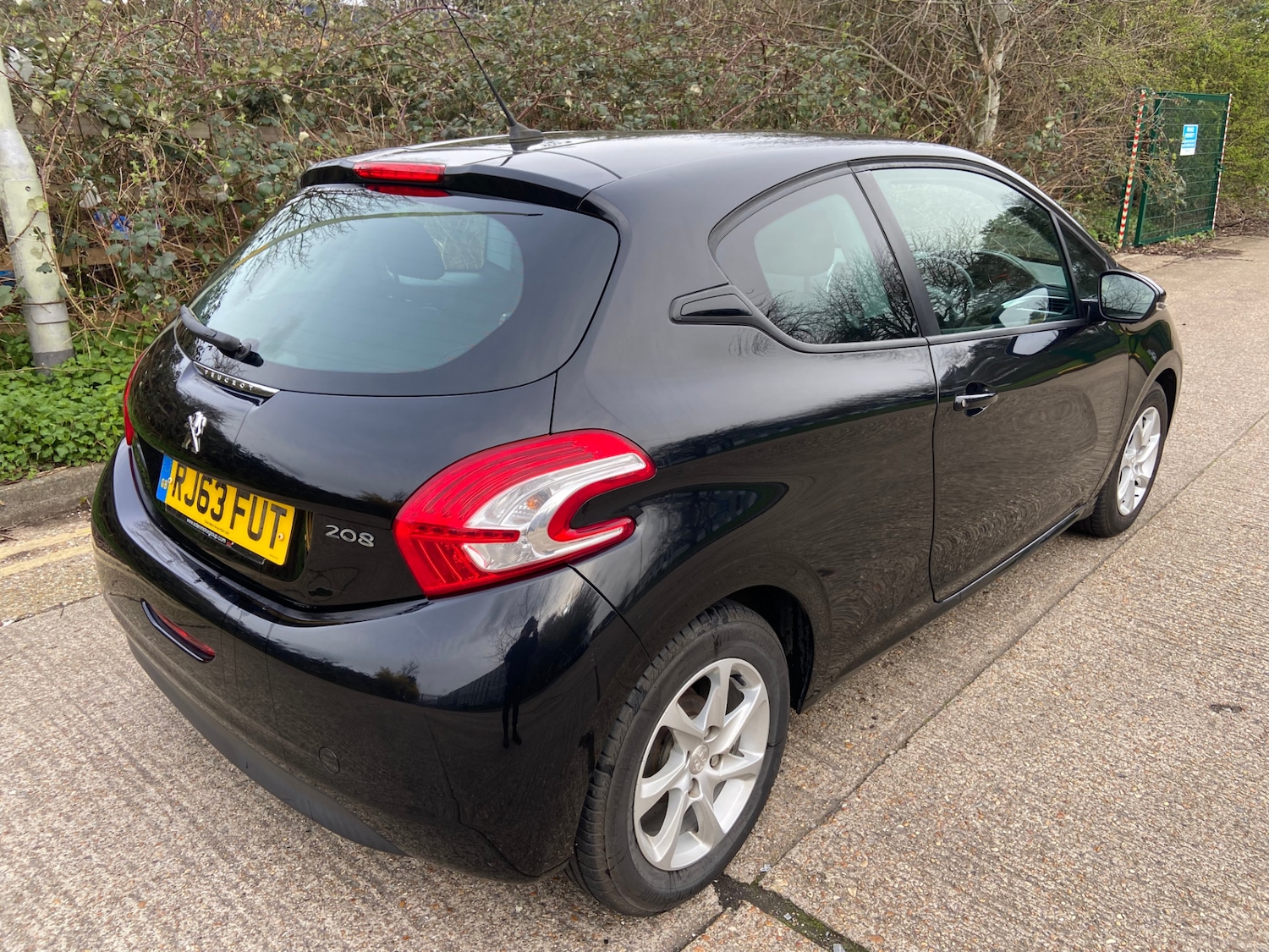 Used Peugeot 208 2014 for sale - 77877982: Photo 6