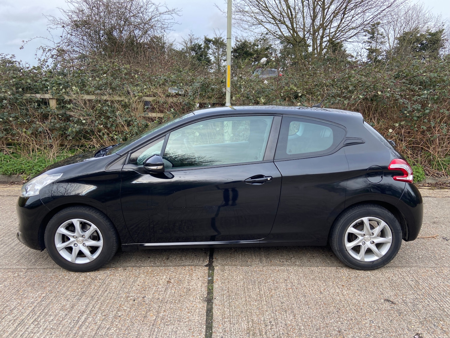 Used Peugeot 208 2014 for sale - 77877982: Photo 9