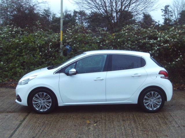 Used Peugeot 208 2015 for sale - 76780456: Photo 10