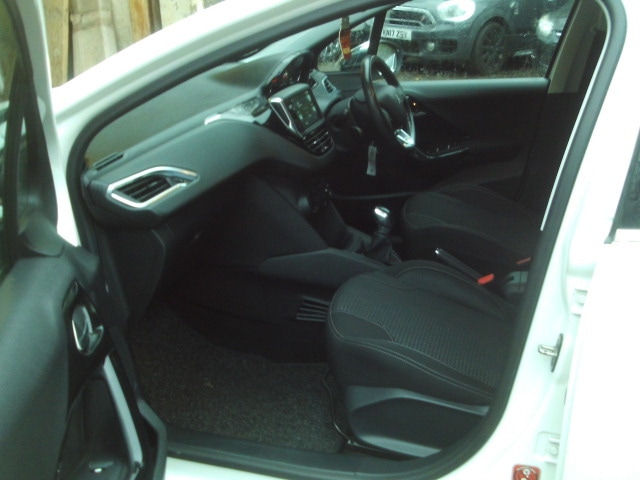 Used Peugeot 208 2015 for sale - 76780456: Photo 14