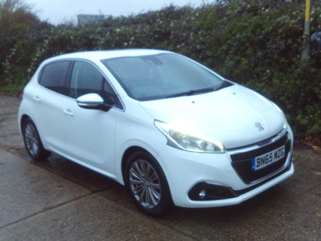 Used Peugeot 208 2015 for sale - 76780456: Photo 2