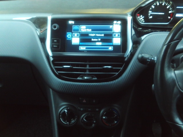 Used Peugeot 208 2015 for sale - 76780456: Photo 4