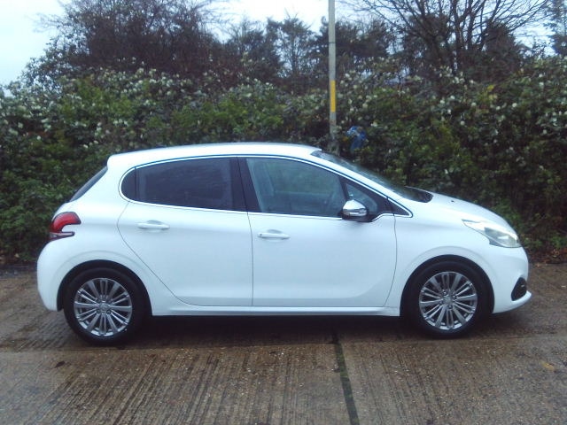Used Peugeot 208 2015 for sale - 76780456: Photo 8