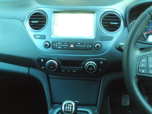 Used Hyundai i10 2017 for sale - 76225192: Photo 4