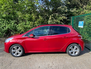 Used Peugeot 208 2013 for sale - 78489260: Photo