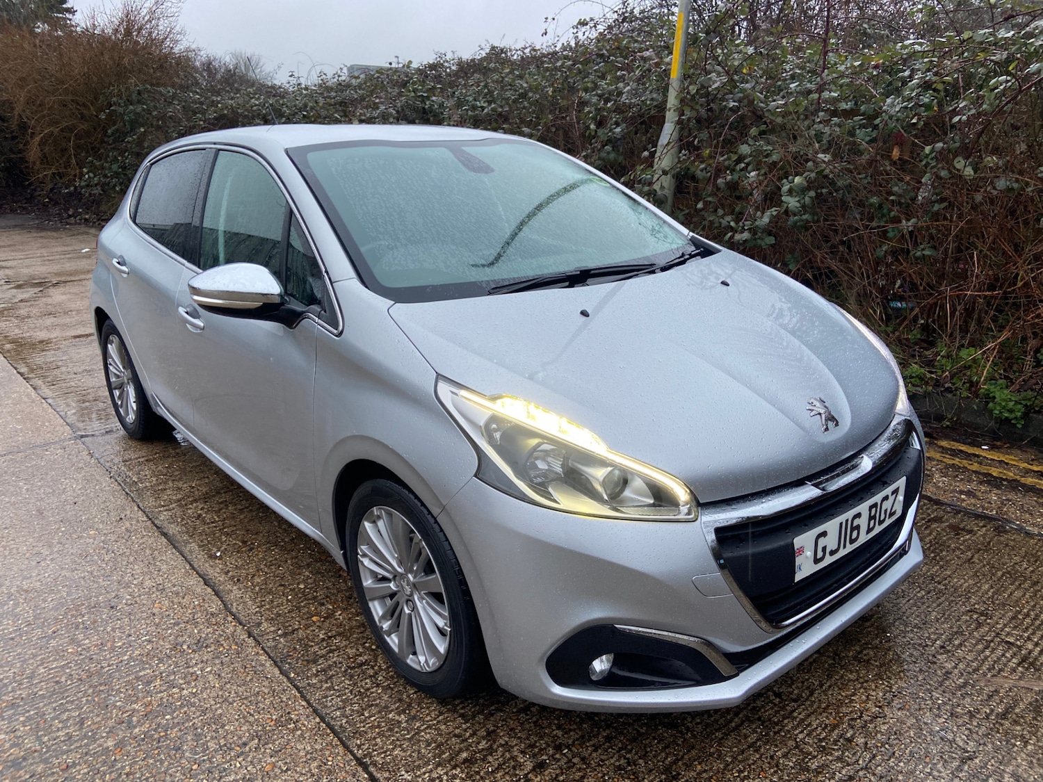 Used Peugeot 208 2016 for sale - 77420741: Photo 2