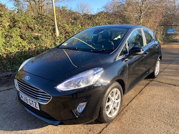 2018 (18) - 1.0 EcoBoost Zetec 5dr Black 66k Miles Years MOT Warranty